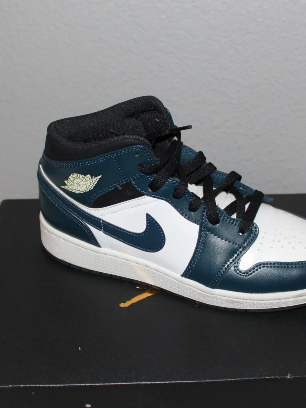 Nike Air Jordan 1 Mid - White and Teal Blue